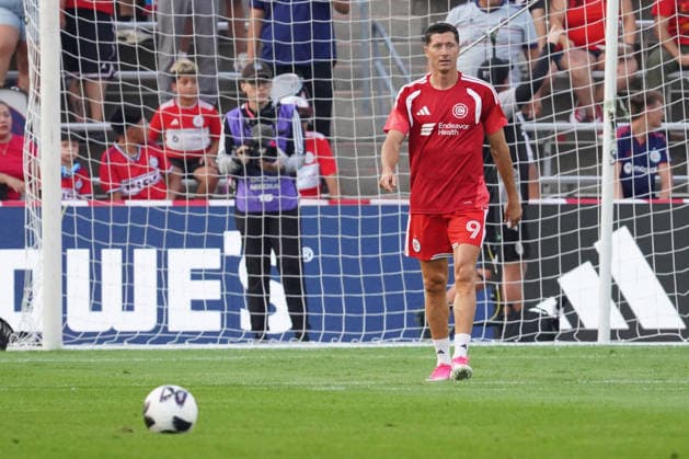 Robert Lewandowski (R) of Chicago reacts during a warm-up in a Leagues Cup match between Chicago Fire and Necaxa at the SeatGeek stadium in Bridgeview, United States, 06 August 2026. Leagues Cup - Chicago Fire vs Necaxa !ACHTUNG: NUR REDAKTIONELLE NUTZUNG!  Copyright: xKennethxFernandezx AMDEP176 20260807-55021089631_1