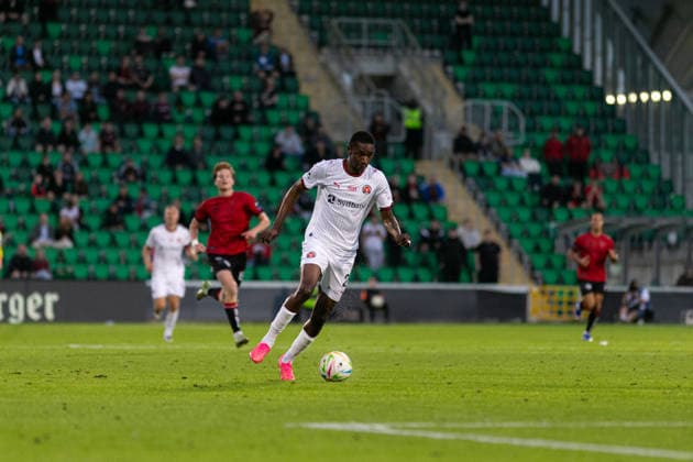 Denil Castillo seen during UEFA Conference League qualifying game between teams of Bohemians FC and FC Midtjylland (Maria Eduarda Lopes Ball Raw Images) Dublin Tallaght Stadium Ireland Copyright: xMariaxEduardaxLopesx Maria Eduarda Lopes Sebold (34 de 146)