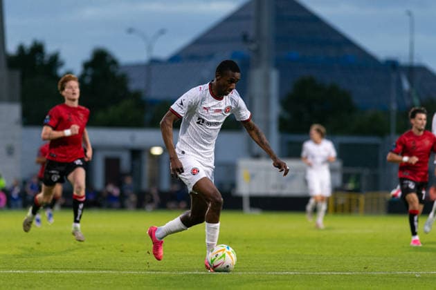 Denil Castillo seen during UEFA Conference League qualifying game between teams of Bohemians FC and FC Midtjylland (Maria Eduarda Lopes Ball Raw Images) Dublin Tallaght Stadium Ireland Copyright: xMariaxEduardaxLopesx Maria Eduarda Lopes Sebold (43 de 146)