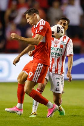 Robert Lewandowski (L) of Chicago vies for the ball with Danny Leyva of Necaxa in a Leagues Cup match between Chicago Fire and Necaxa at the SeatGeek stadium in Bridgeview, United States, 06 August 2026. Leagues Cup - Chicago Fire vs Necaxa !ACHTUNG: NUR REDAKTIONELLE NUTZUNG!  Copyright: xKamilxKrzaczynskix AME6690 20260807-55021089716_1