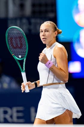 TORONTO, ON - AUGUST 06: Amanda Anisimova of the United States celebrates after winning a point during her match at the WTA, Tennis Damen National Bank Open tournament on August 6, 2026 at Sobeys Stadium in Toronto, ON, Canada (Photo by Julian Avram Icon Sportswire) TENNIS: AUG 06 National Bank Open EDITORIAL USE ONLY Icon2608060208