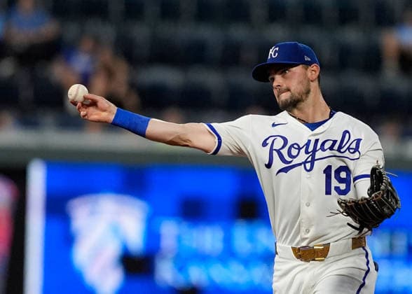 Aug 6, 2026: Kansas City Royals second baseman Michael Massey (19) throws out Minnesota Twins right fielder Alan Roden (18) in the 7th inning at Kauffman Stadium Kansas City, Missouri. CSM. MLB, Baseball Herren, USA 2026; Twins Vs Royals Aug 6th  - ZUMAc04_ 20260806_zma_c04_129 Copyright: xJonxRobichaudx