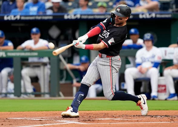 Aug 6, 2026: Minnesota Twins first baseman Kody Clemens (2) makes contact with a pitch in the 1st inning against the Royals at Kauffman Stadium Kansas City, Missouri. CSM. MLB, Baseball Herren, USA 2026; Twins Vs Royals Aug 6th  - ZUMAc04_ 20260806_zma_c04_131 Copyright: xJonxRobichaudx