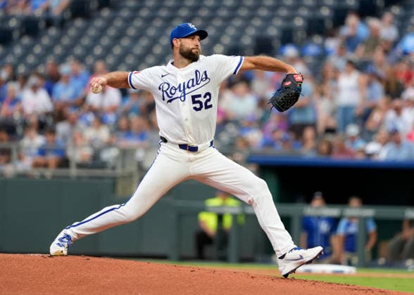 Aug 6, 2026: Kansas City Royals pitcher Michael Wacha (52) pitches in the 1st inning against the Twins at Kauffman Stadium Kansas City, Missouri. CSM. MLB, Baseball Herren, USA 2026; Twins Vs Royals Aug 6th  - ZUMAc04_ 20260806_zma_c04_134 Copyright: xJonxRobichaudx
