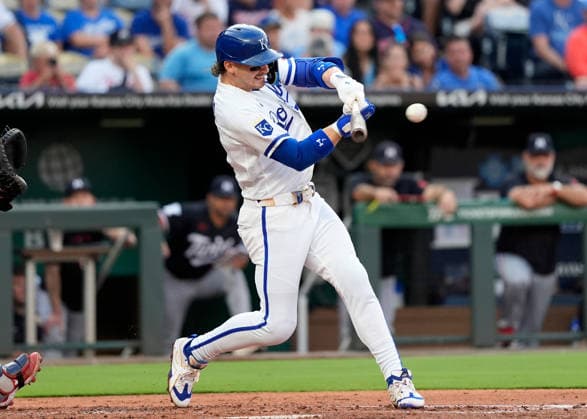 Aug 6, 2026:Kansas City Royals shortstop Bobby Witt Jr. (7) hits a single in the 3rd inning against the Twins at Kauffman Stadium Kansas City, Missouri. CSM. MLB, Baseball Herren, USA 2026; Twins Vs Royals Aug 6th  - ZUMAc04_ 20260806_zma_c04_136 Copyright: xJonxRobichaudx