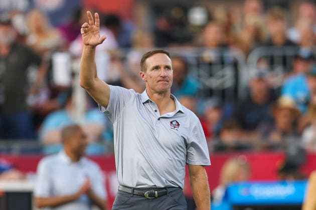 August 6, 2026, Canton, Ohio, USA: Pro Football Hall of Fame inductee DREW BREES waves to the crowd prior to the 2026 Pro Football Hall of Fame Game between the Carolina Panthers and Arizona Cardinals at Tom Benson Hall of Fame Stadium on August 6, 2026 in Canton, Ohio. Canton USA - ZUMAs335 20260806_znp_s335_010 Copyright: xMatthewxSmithx