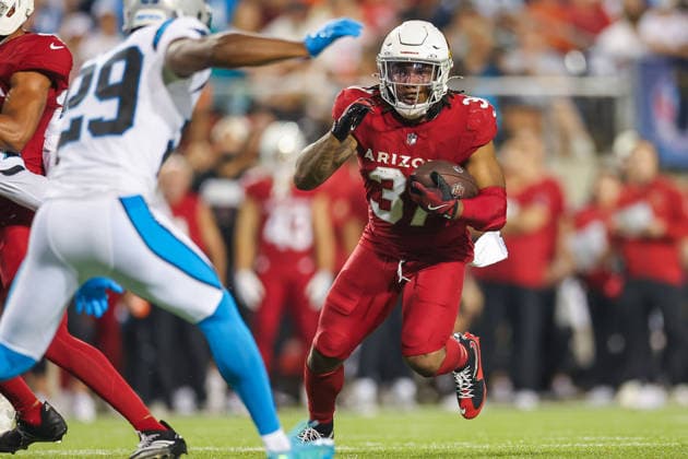 August 6, 2026, Canton, Ohio, USA: Arizona Cardinals player runs the ball at the 2026 Pro Football Hall of Fame Game between the Carolina Panthers and Arizona Cardinals at Tom Benson Hall of Fame Stadium on August 6, 2026 in Canton, Ohio. NFL, American Football Herren, USA 2026: Hall Of Fame Game - Carolina Panthers Vs. Arizona Cardinals - NFL Preseason 2026  - ZUMAs335 20260806_znp_s335_026 Copyright: xMatthewxSmithx
