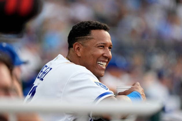 MLB, Baseball Herren, USA 2026; Twins Vs Royals Aug 6th Aug 6, 2026: Kansas City Royals designated hitter Salvador Perez (13) has some banter with the 1st base umpire against the Twins at Kauffman Stadium Kansas City, Missouri. Jon Robichaud CSM. (Credit Image: Â Jon Robichaud Cal Media) Kansas City Missouri United States EDITORIAL USE ONLY Copyright: xx ZUMA-20260806_zma_c04_122.jpg JonxRobichaudx csmphotothree509126