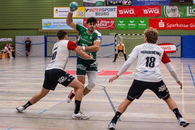 06.08.2026, xovx, Handball Lindencup, HSG Wetzlar - Pfadi Winterthur v.l. Ivan Simic (Pfadi Winterthur), Doruk Pehlivan (HSG Wetzlar), Daniel Parkhomenko (Pfadi Winterthur) Linden Stadthalle Hessen Deutschland (DE) *** August 6, 2026, xovx, Lindencup Handball Tournament, HSG Wetzlar vs. Pfadi Winterthur; Ivan Simic (Pfadi Winterthur), Doruk Pehlivan (HSG Wetzlar), Daniel Parkhomenko (Pfadi Winterthur); Linden Stadthalle, Hesse, Germany, DE