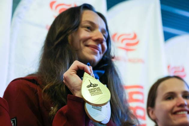 RUSSIA, MOSCOW - AUGUST 7, 2026: Maya Doroshko (L) of the Russian national synchronised swimming team poses with her medals at Vnukovo Airport. The team returned from France after the 2026 European Aquatics Championships, held in Paris from July 31 to August 16, having won three gold, one silver, and three bronze medals. Russian athletes performed in the event under a neutral status. Vladimir Gerdo TASS  95869750
