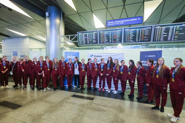 RUSSIA, MOSCOW - AUGUST 7, 2026: Athletes of the Russian national synchronised swimming team pose upon the their arrival at Vnukovo Airport. The team returned from France after the 2026 European Aquatics Championships, held in Paris from July 31 to August 16, having won three gold, one silver, and three bronze medals. Russian athletes performed in the event under a neutral status Russian Synchronised Swimming Team Arrive Home After 2026 European Aquatics Championships  - ZUMAt113 20260807_zaa_t113_010 Copyright: xVladimirxGerdox