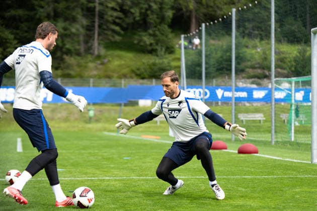 Torwarttraining: hier Oliver Baumann, (TSG Hoffenheim, 01), rechts, mit dem Partner Luca Philipp, (TSG Hoffenheim, 37), TSG Hoffenheim, Fussball, Trainingslager, Saison Vorbereitung, Saison 2026 2027, GER, 06.08.2026, Eibner-Pressefoto Andreas Ulmer TSG Hoffenheim, Fussball, Trainingslager, Saison Vorbereitung, Saison 2026 2027, GER, 06.08.2026, *** Goalkeeper training: Oliver Baumann, TSG Hoffenheim, 01 (right), with his partner Luca Philipp, TSG Hoffenheim, 37; TSG Hoffenheim, soccer, training camp, preseason, 2026–2027 season, GER, August 6, 2026, Eibner Press Photo by Andreas Ulmer, TSG Hoffenheim, soccer, training camp, preseason, 2026–2027 season, GER, August 6, 2026, Copyright: xEibner-Pressefoto AndreasxUlmerx EP_AUR