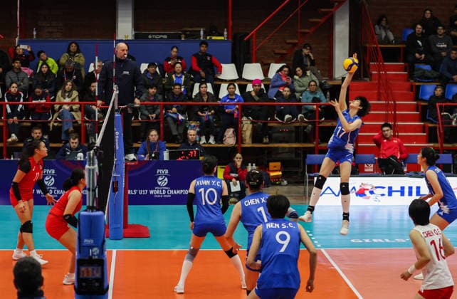 (260807) -- SAN FELIPE, Aug. 7, 2026 -- Niu Sidi (Top R) of China competes during the preliminary phase match between China and the Philippines at the FIVB Volleyball Girls U17, U 17 World Championship, WM, Weltmeisterschaft in San Felipe, Chile, Aug. 6, 2026. ) (SP)CHILE-SAN FELIPE-VOLLEYBALL-GIRLS U17 WORLD CHAMPIONSHIP-PRELIMINARY PHASE-CHINA VS PHILIPPINES ZhouxJiayi 