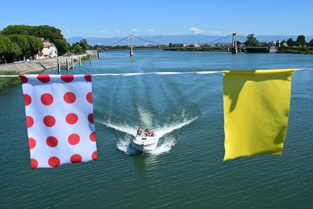Stage 6 - Women S Tour De France 2026 View of the Rhone River featuring a climber s jersey, a yellow jersey, and a tourist boat during Stage 6 of the 2026 Women s Tour de France, which ran from Montbrison to Tournon-sur-Rhone on August 6, 2026. Cyclist Kim Le Court Pienaar of the AG Insurance-Soudal Team won the stage. Tournon sur Rhone Ardeche France  Copyright: xRomainxDoucelinx originalFilename:doucelin-stage6wo260806_np4Li.jpg