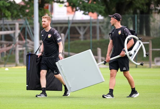 07.08.2026, Deutschland, Grassau, Fußball Bundesliga, Saison 2026 2027, Trainingslager VfB Stuttgart, v.l. Marcus Fregin, Jasper Smets *** August 7, 2026, Germany, Grassau, Bundesliga, 2026–2027 season, VfB Stuttgart training camp, from left: Marcus Fregin, Jasper Smets