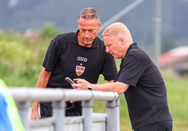 07.08.2026, Deutschland, Grassau, Fußball Bundesliga, Saison 2026 2027, Trainingslager VfB Stuttgart, v.l. Holger Laser, Tobias Herwerth *** August 7, 2026, Germany, Grassau, Bundesliga, 2026–2027 season, VfB Stuttgart training camp, from left: Holger Laser, Tobias Herwerth