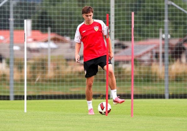 07.08.2026, Deutschland, Grassau, Fußball Bundesliga, Saison 2026 2027, Trainingslager VfB Stuttgart, Leo Sauer *** August 7, 2026, Germany, Grassau, Bundesliga, 2026–2027 season, VfB Stuttgart training camp, Leo Sauer