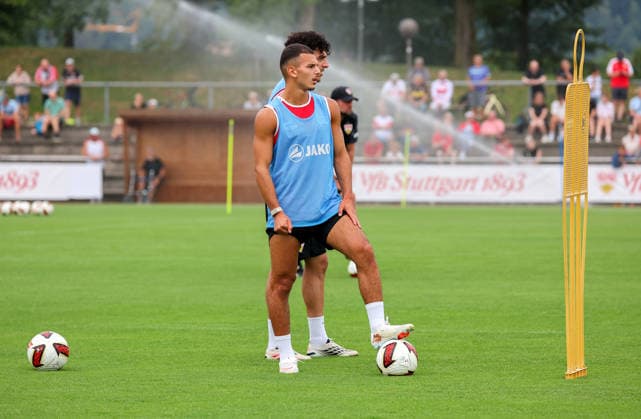 07.08.2026, Deutschland, Grassau, Fußball Bundesliga, Saison 2026 2027, Trainingslager VfB Stuttgart, Badredine Bouanani *** August 7, 2026, Germany, Grassau, Bundesliga, 2026–2027 season, VfB Stuttgart training camp, Badredine Bouanani