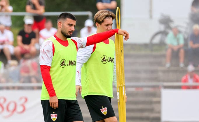07.08.2026, Deutschland, Grassau, Fußball Bundesliga, Saison 2026 2027, Trainingslager VfB Stuttgart, v.l. Deniz Undav, Angelo Stiller *** August 7, 2026, Germany, Grassau, Bundesliga, 2026–2027 season, VfB Stuttgart training camp, from left: Deniz Undav, Angelo Stiller