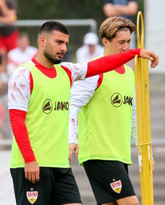 07.08.2026, Deutschland, Grassau, Fußball Bundesliga, Saison 2026 2027, Trainingslager VfB Stuttgart, v.l. Deniz Undav, Angelo Stiller *** August 7, 2026, Germany, Grassau, Bundesliga, 2026–2027 season, VfB Stuttgart training camp, from left: Deniz Undav, Angelo Stiller