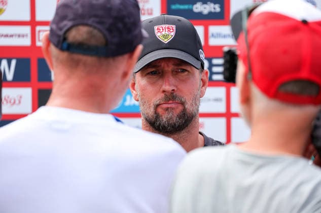 07.08.2026, Deutschland, Grassau, Fußball Bundesliga, Saison 2026 2027, Trainingslager VfB Stuttgart, VfB Trainer Sebastian Hoeneß im Interview *** August 7, 2026, Germany, Grassau, Bundesliga, 2026–2027 Season, VfB Stuttgart Training Camp, Interview with VfB Coach Sebastian Hoeneß