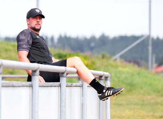 07.08.2026, Deutschland, Grassau, Fußball Bundesliga, Saison 2026 2027, Trainingslager VfB Stuttgart, VfB Trainer Sebastian Hoeneß *** August 7, 2026, Germany, Grassau, Bundesliga, 2026–2027 season, VfB Stuttgart training camp, VfB coach Sebastian Hoeneß