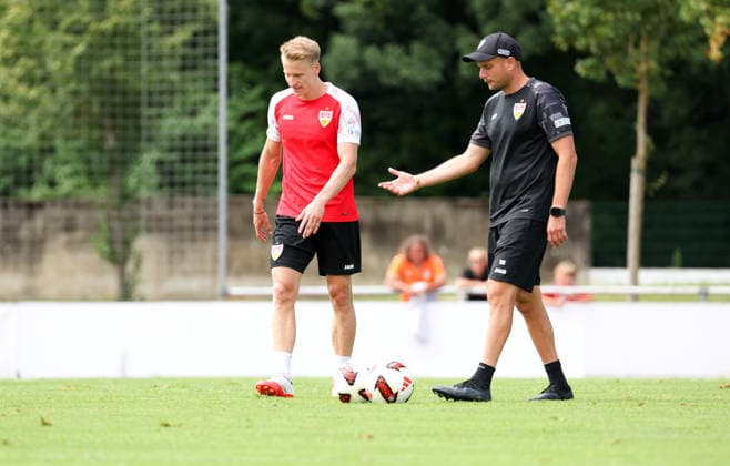 07.08.2026, Deutschland, Grassau, Fußball Bundesliga, Saison 2026 2027, Trainingslager VfB Stuttgart, v.l. Chris Führich, Nathaniel Weiss *** August 7, 2026, Germany, Grassau, Bundesliga, 2026–2027 season, VfB Stuttgart training camp, from left: Chris Führich, Nathaniel Weiss