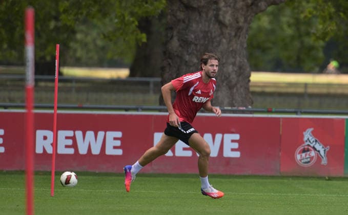 07.08.2026, xophax, Fussball 1.Bundesliga, 1.FC Koeln Training auf Platz 1 am Geissbockheim . Training der Profis vor dem Abendspiel gegen Real San Sebastian. Imad Rondic ( 1.FC Köln ) trainierte allein mit Co-Trainer Kevin McKenna. Kitzbühel *** August 7, 2026, xophax, Soccer, Bundesliga 1, 1. FC Köln Training on Field 1 at Geissbockheim: The pros train ahead of the evening match against Real San Sebastian. Imad Rondic of 1. FC Köln trained alone with assistant coach Kevin McKenna in Kitzbühel.