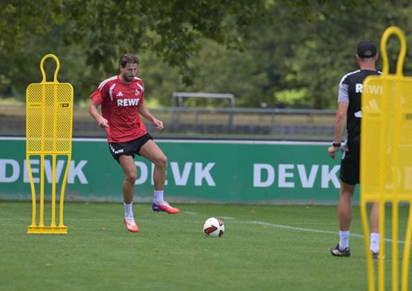 07.08.2026, xophax, Fussball 1.Bundesliga, 1.FC Koeln Training auf Platz 1 am Geissbockheim . Training der Profis vor dem Abendspiel gegen Real San Sebastian. Imad Rondin ( 1.FC Köln ) trainierte allein mit Co-Trainer Kevin McKenna. Kitzbühel *** August 7, 2026, xophax, Soccer, Bundesliga 1, 1. FC Köln Training on Field 1 at Geissbockheim: The pros train ahead of the evening match against Real San Sebastián. Imad Rondin of 1. FC Köln trained alone with assistant coach Kevin McKenna in Kitzbühel