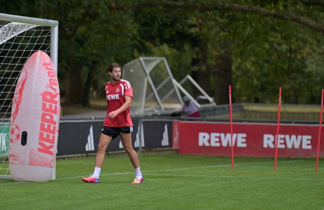 07.08.2026, xophax, Fussball 1.Bundesliga, 1.FC Koeln Training auf Platz 1 am Geissbockheim . Training der Profis vor dem Abendspiel gegen Real San Sebastian. Imad Rondic ( 1.FC Köln ) trainierte allein mit Co-Trainer Kevin McKenna. Kitzbühel *** August 7, 2026, xophax, Soccer, Bundesliga 1, 1. FC Köln Training on Field 1 at Geissbockheim: The pros train ahead of the evening match against Real San Sebastian. Imad Rondic of 1. FC Köln trained alone with assistant coach Kevin McKenna in Kitzbühel.