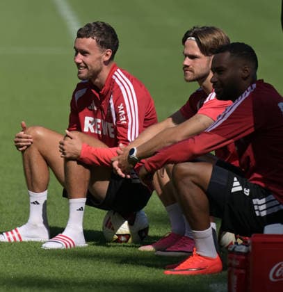 07.08.2026, xophax, Fussball 1.Bundesliga, 1.FC Koeln Training auf Platz 1 am Geissbockheim . Training der Profis vor dem Abendspiel gegen Real San Sebastian. V.l.n.rechts Luca Waldschmidt, Jan Thielmann , Linton Maina ( beide 1.FC Köln ) Kitzbühel *** August 7, 2026, xophax, Soccer, Bundesliga 1, 1. FC Köln training on Field 1 at Geissbockheim; the pros train ahead of the evening match against Real San Sebastian. From left to right: Luca Waldschmidt, Jan Thielmann, Linton Maina—all of 1. FC Köln—in Kitzbühel
