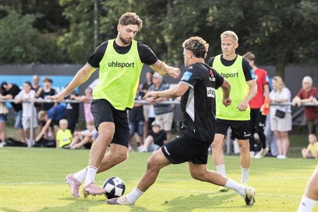 Abschlusstraining SSV Ulm 1846 Fußball vor dem ersten Ligaspiel in Stuttgart, Fussball, Training, Trainingsplatz Ulm 06.08.26 v.l. Daniel Hülsenbusch (SSV Ulm 1846 Fußball, 04), Tibet Erkan Sevik (SSV Ulm 1846 Fußball, 41, U19-Spieler) Abschlusstraining SSV Ulm 1846 Fußball vor dem ersten Ligaspiel in Stuttgart, Fussball, Training, Trainingsplatz Ulm 06.08.26 Foto: Lucca Fundel Ulm Trainingsplatz Baden-Württemberg Deutschland *** Final training session for SSV Ulm 1846 Soccer ahead of their first league match in Stuttgart, Soccer, Training, Ulm Training Field, August 6, 2026, from left: Daniel Hülsenbusch, SSV Ulm 1846 Soccer, 04, Tibet Erkan Sevik, SSV Ulm 1846 Soccer, 41, U19 players at the final training session for SSV Ulm 1846 Soccer ahead of their first league match in Stuttgart, soccer, training, Ulm training field, August 26, 2006; Photo by Lucca Fundel, Ulm training field, Baden-Württemberg, Germany
