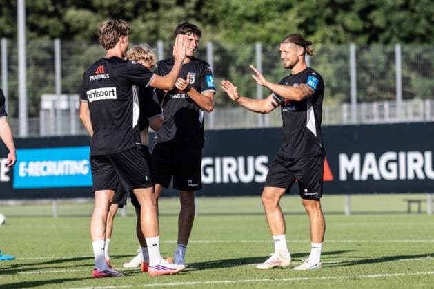 Abschlusstraining SSV Ulm 1846 Fußball vor dem ersten Ligaspiel in Stuttgart, Fussball, Training, Trainingsplatz Ulm 06.08.26 v.l. Oliver Wähling (SSV Ulm 1846 Fußball, 10), Mateo Mrden (SSV Ulm 1846 Fußball, 28), Dennis Chessa (SSV Ulm 1846 Fußball, 11) Abschlusstraining SSV Ulm 1846 Fußball vor dem ersten Ligaspiel in Stuttgart, Fussball, Training, Trainingsplatz Ulm 06.08.26 Foto: Lucca Fundel Ulm Trainingsplatz Baden-Württemberg Deutschland *** Final practice for SSV Ulm 1846 soccer ahead of their first league game in Stuttgart, Soccer, Training, Ulm Training Field, August 6, 2026, from left: Oliver Wähling (SSV Ulm 1846 Soccer), 10, Mateo Mrden (SSV Ulm 1846 Soccer), 28, Dennis Chessa, SSV Ulm 1846 Soccer, 11. Final training session for SSV Ulm 1846 Soccer ahead of their first league match in Stuttgart, Soccer, Training, Ulm Training Ground, August 26, 2006. Photo by Lucca Fundel, Ulm Training Ground, Baden-Württemberg, Germany
