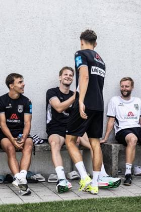 Abschlusstraining SSV Ulm 1846 Fußball vor dem ersten Ligaspiel in Stuttgart, Fussball, Training, Trainingsplatz Ulm 06.08.26 v.l. Christopher Negele (SSV Ulm 1846 Fußball, 19), Tim Schmidt (SSV Ulm 1846 Fußball, 27), Marco Gölz (SSV Ulm 1846 Fußball, 21), Martin Minks (SSV Ulm 1846 Fußball, Co-Trainer) Abschlusstraining SSV Ulm 1846 Fußball vor dem ersten Ligaspiel in Stuttgart, Fussball, Training, Trainingsplatz Ulm 06.08.26 Foto: Lucca Fundel Ulm Trainingsplatz Baden-Württemberg Deutschland *** Final training session for SSV Ulm 1846 Soccer ahead of their first league match in Stuttgart, Soccer, Training, Ulm Training Field, August 6, 2026, from left: Christopher Negele, SSV Ulm 1846 Soccer, 19, Tim Schmidt, SSV Ulm 1846 Soccer, 27, Marco Gölz, SSV Ulm 1846 Soccer, 21, Martin Minks, SSV Ulm 1846 Soccer, Assistant Coach, final training session for SSV Ulm 1846 soccer ahead of the first league match in Stuttgart, soccer, training, Ulm training field, August 26, 2006. Photo by Lucca Fundel, Ulm training field, Baden-Württemberg, Germany