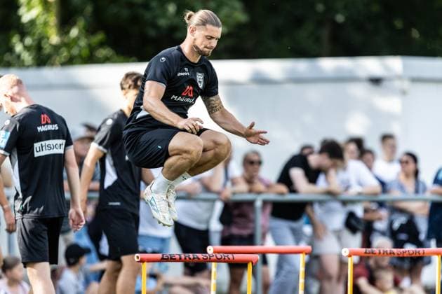 Abschlusstraining SSV Ulm 1846 Fußball vor dem ersten Ligaspiel in Stuttgart, Fussball, Training, Trainingsplatz Ulm 06.08.26 Dennis Chessa (SSV Ulm 1846 Fußball, 11) Abschlusstraining SSV Ulm 1846 Fußball vor dem ersten Ligaspiel in Stuttgart, Fussball, Training, Trainingsplatz Ulm 06.08.26 Foto: Lucca Fundel Ulm Trainingsplatz Baden-Württemberg Deutschland *** Final practice for SSV Ulm 1846 Soccer ahead of their first league game in Stuttgart, Soccer, Training, Ulm Training Field, August 6, 2026, Dennis Chessa, SSV Ulm 1846 Soccer, 11 Final Training Session for SSV Ulm 1846 Soccer Ahead of Their First League Match in Stuttgart, Soccer, Training, Ulm Training Field, August 26, 2006, Photo by Lucca Fundel, Ulm Training Field, Baden-Württemberg, Germany