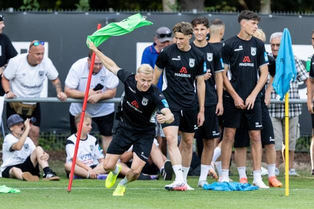 Abschlusstraining SSV Ulm 1846 Fußball vor dem ersten Ligaspiel in Stuttgart, Fussball, Training, Trainingsplatz Ulm 06.08.26 Per Lockl (SSV Ulm 1846 Fußball, 08) Abschlusstraining SSV Ulm 1846 Fußball vor dem ersten Ligaspiel in Stuttgart, Fussball, Training, Trainingsplatz Ulm 06.08.26 Foto: Lucca Fundel Ulm Trainingsplatz Baden-Württemberg Deutschland *** Final training session for SSV Ulm 1846 Soccer ahead of their first league match in Stuttgart, Soccer, Training, Ulm Training Field, August 6, 2026, by Per Lockl, SSV Ulm 1846 Soccer, 08 Final training session for SSV Ulm 1846 Soccer ahead of their first league match in Stuttgart, soccer, training, Ulm training field, August 6, 2026. Photo by Lucca Fundel, Ulm training field, Baden-Württemberg, Germany