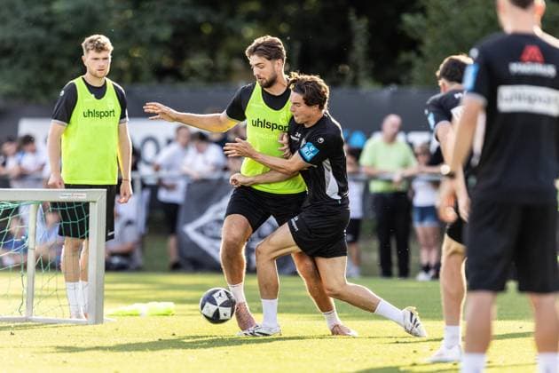 Abschlusstraining SSV Ulm 1846 Fußball vor dem ersten Ligaspiel in Stuttgart, Fussball, Training, Trainingsplatz Ulm 06.08.26 v.l. Daniel Hülsenbusch (SSV Ulm 1846 Fußball, 04), Felix Vater (SSV Ulm 1846 Fußball, 24) Abschlusstraining SSV Ulm 1846 Fußball vor dem ersten Ligaspiel in Stuttgart, Fussball, Training, Trainingsplatz Ulm 06.08.26 Foto: Lucca Fundel Ulm Trainingsplatz Baden-Württemberg Deutschland *** Final training session for SSV Ulm 1846 Soccer ahead of their first league game in Stuttgart, Soccer, Training, Ulm Training Field, June 8, 2026, from left: Daniel Hülsenbusch, SSV Ulm 1846 Soccer, 04, Felix Vater, SSV Ulm 1846 Soccer, 24 Final training session for SSV Ulm 1846 Soccer ahead of their first league match in Stuttgart, soccer, training, Ulm training field, August 26, 2006. Photo by Lucca Fundel, Ulm training field, Baden-Württemberg, Germany