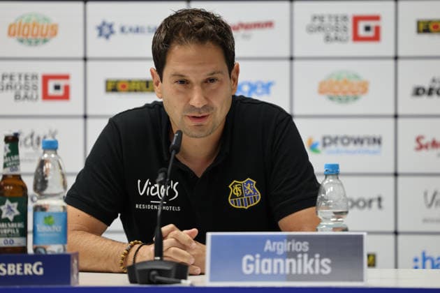 07.08.2026, Fussball, Herren, 3. Liga, Saison 2026 2027, Pressekonferenz vor dem 1. Spieltag, 1. FC Saarbrücken, Trainer Argirios Giannikis (1. FC Saarbrücken) Saarbrücken Ludwigsparkstadion Saarland Deutschland (DEU) *** August 7, 2026, Soccer, Men s, 3rd Division, 2026–2027 Season, Press Conference Ahead of Matchday 1, 1 FC Saarbrücken, Coach Argirios Giannikis, 1 FC Saarbrücken, Saarbrücken, Ludwigsparkstadion, Saarland, Germany, DEU Copyright: xSebastianxBachx