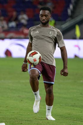 August 7, 2026, Hong Kong, Hong Kong: Aston Villa players warm up before the pre season 2026-2027 match in Hong Kong. Audi Football Summit Bayern Munich vs Aston Villa Hong Kong Audi Football Summit Bayern Munich Vs Aston Villa Hong Kong  - ZUMAr144 20260807_zap_r144_002 Copyright: xJaynexRussellx