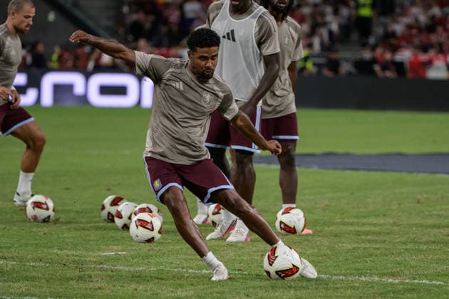 August 7, 2026, Hong Kong, Hong Kong: Aston Villa players warm up before the pre season 2026-2027 match in Hong Kong. Audi Football Summit Bayern Munich vs Aston Villa Hong Kong Audi Football Summit Bayern Munich Vs Aston Villa Hong Kong  - ZUMAr144 20260807_zap_r144_004 Copyright: xJaynexRussellx