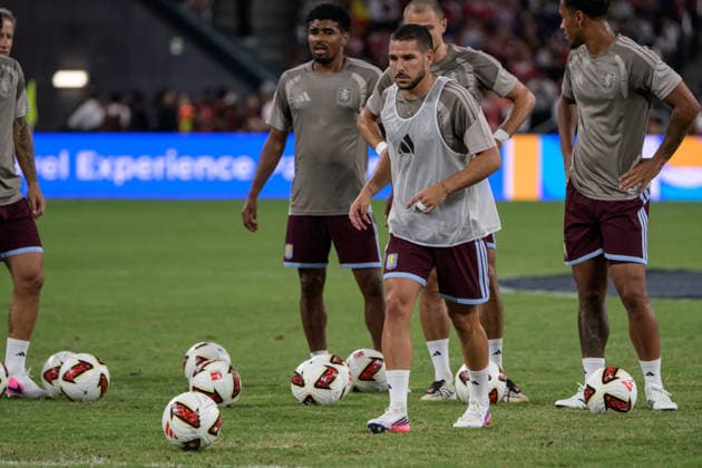 August 7, 2026, Hong Kong, Hong Kong: Aston Villa players warm up before the pre season 2026-2027 match in Hong Kong. Audi Football Summit Bayern Munich vs Aston Villa Hong Kong Audi Football Summit Bayern Munich Vs Aston Villa Hong Kong  - ZUMAr144 20260807_zap_r144_006 Copyright: xJaynexRussellx