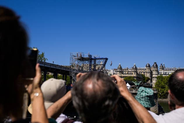 260807 Spectators watch Nelli Chukanivska of Ukraine competing in women™s high diving 20m platform round 1 during day eight of the 2026 European Aquatics Championships on August 7, 2026 in Paris. Photo: Joel Marklund BILDBYRAN kod JM JM0834 bbeng simhopp diving high diving höga hopp 2026 european aquatics championships em dam *** 260807 Spectators watch Nelli Chukanivska of Ukraine competing in the women’s 20-meter platform high diving Round 1 during Day 8 of the 2026 European Aquatics Championships on August 7, 2026 in Paris. Photo by Joel Marklund. BILDBYRAN code JM JM0834 bbeng diving high diving 2026 European Aquatics Championships European Championships women’s  Copyright: JOELxMARKLUND BB260807JM010
