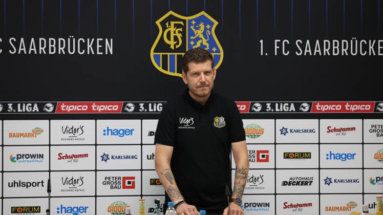07.08.2026, xrekx, Fussball 3.Liga, 1. FC Saarbruecken - Pressekonferenz mit Sportvorstand Markus Thiele v.l. Dominik Hechler Leiter Medien & Kommunikation (1.FC Saarbruecken) (DFL DFB REGULATIONS PROHIBIT ANY USE OF PHOTOGRAPHS as IMAGE SEQUENCES and or QUASI-VIDEO) Saarbruecken *** August 7, 2026, xrekx, Soccer 3rd Division, 1 FC Saarbrücken Press Conference with Sports Director Markus Thiele (from left) Dominik Hechler, Head of Media and Communications, 1 FC Saarbrücken. DFL and DFB regulations prohibit any use of photographs as image sequences and or quasi-video. Saarbrücken