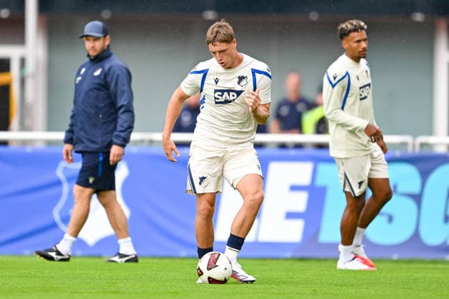SOCCER - Hoffenheim vs Gladbach, test match SCHWAZ,AUSTRIA,07.AUG.26 - SOCCER - 1. DFL, 1. Deutsche Bundesliga, TSG Hoffenheim vs Borussia Mönchengladbach, test match. Image shows Alexander Prass (Hoffenheim) during warm up.  GEPAxpictures xDanielxSchoenherr