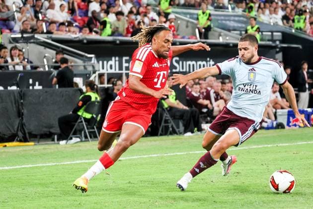 HKG, Sacha Boey (Bayern Muenchen 31) sorgte immer wieder fuer Wirbel in der Offensive, hier gegen Emiliano Buendia (Aston Villa 10), FC Bayern Muenchen vs. Aston Volla, Kowloon, Hongkong, 07. 08.2026, Saison 2026-27, FC Bayern Muenchen vs. Aston Volla, Kowloon, Hongkong, 07. 08.2026, Saison 2026-27, *** HKG, Sacha Boey, Bayern Munich 31, repeatedly caused a stir on offense, here against Emiliano Buendia, Aston Villa 10; FC Bayern Munich vs. Aston Volla, Kowloon, Hong Kong, August 7, 2026, 2026–27 season, FC Bayern Munich vs. Aston Volla, Kowloon, Hong Kong, August 7, 2026, 2026–27 season, Copyright: xEibner-Pressefotox EP_JNL