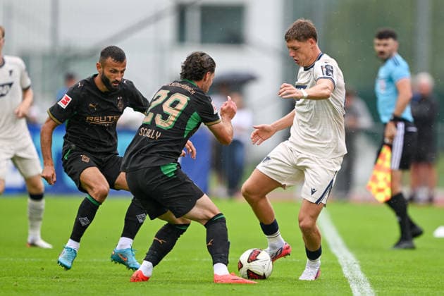SOCCER - Hoffenheim vs Gladbach, test match SCHWAZ,AUSTRIA,07.AUG.26 - SOCCER - 1. DFL, 1. Deutsche Bundesliga, TSG Hoffenheim vs Borussia Mönchengladbach, test match. Image shows Franck Honorat, Natnael Abraha (Hoffenheim) and Alexander Prass (Hoffenheim).  GEPAxpictures xDanielxSchoenherr
