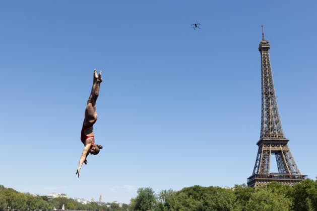 First day of Women 20m high diving final European Aquatics Championships - Paris Denmark s diver Annika Bornebusch dive with the Eiffel Tower in the background during the first day of Women’s 20m high diving final event during the LEN European Aquatics Championships in the Seine river in Paris on August 7, 2026. Photo by Raphael Lafargue ABACAPRESS.COM Paris France  Copyright: xLafarguexRaphael ABACAx