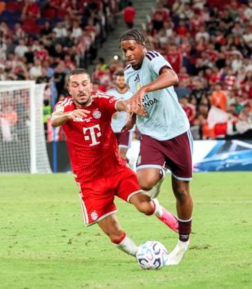 HKG, Triston Rowe (Aston Villa 45), Arijon Ibrahimovic (Bayern Muenchen 22), FC Bayern Muenchen vs. Aston Volla, Kowloon, Hongkong, 07. 08.2026, Saison 2026-27, FC Bayern Muenchen vs. Aston Volla, Kowloon, Hongkong, 07. 08.2026, Saison 2026-27, *** HKG, Triston Rowe Aston Villa 45, Arijon Ibrahimovic Bayern Munich 22, FC Bayern Munich vs. Aston Volla, Kowloon, Hong Kong, August 7, 2026, 2026–27 season, FC Bayern Munich vs. Aston Volla, Kowloon, Hong Kong, August 7, 2026, 2026–27 season, Copyright: xEibner-Pressefotox EP_JNL