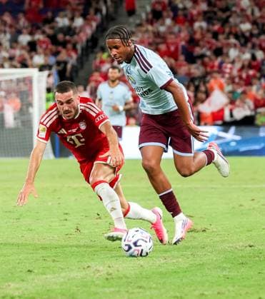 HKG, Triston Rowe (Aston Villa 45), Arijon Ibrahimovic (Bayern Muenchen 22), FC Bayern Muenchen vs. Aston Volla, Kowloon, Hongkong, 07. 08.2026, Saison 2026-27, FC Bayern Muenchen vs. Aston Volla, Kowloon, Hongkong, 07. 08.2026, Saison 2026-27, *** HKG, Triston Rowe Aston Villa 45, Arijon Ibrahimovic Bayern Munich 22, FC Bayern Munich vs. Aston Volla, Kowloon, Hong Kong, August 7, 2026, 2026–27 season, FC Bayern Munich vs. Aston Volla, Kowloon, Hong Kong, August 7, 2026, 2026–27 season, Copyright: xEibner-Pressefotox EP_JNL