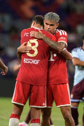 August 7, 2026, Hong Kong, Hong Kong: Luis DIAZ celebrates with Tom BISCOF Bayern Munichs 2-1 win in the pre season 2026-2027 match in Hong Kong. Audi Football Summit Bayern Munich vs Aston Villa Hong Kong Hong Kong Hong Kong - ZUMAr144 20260807_zap_r144_036 Copyright: xJaynexRussellx